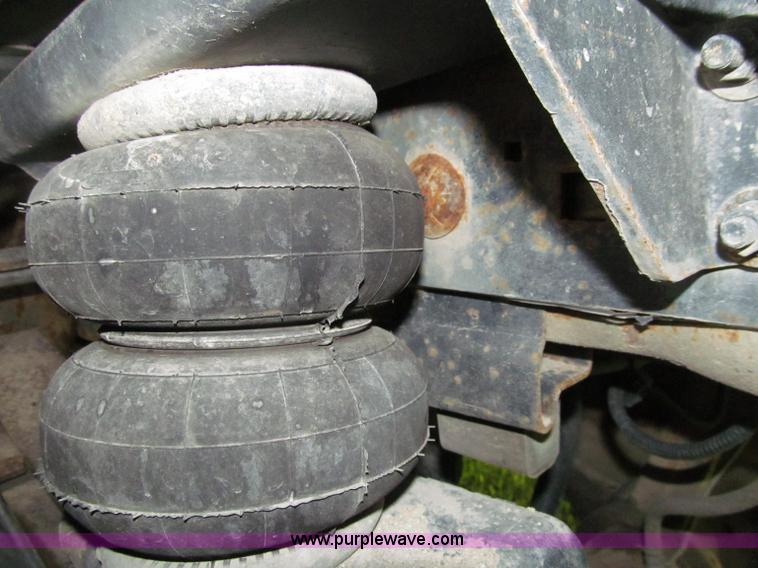 image for item D7422 2004 Ford F350 Super Duty Lariat Crew Cab pickup truck