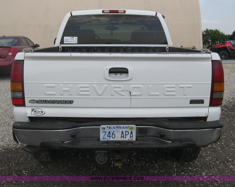 image for item D8401 2002 Chevrolet Silverado 1500 LT Extended Cab pickup truck