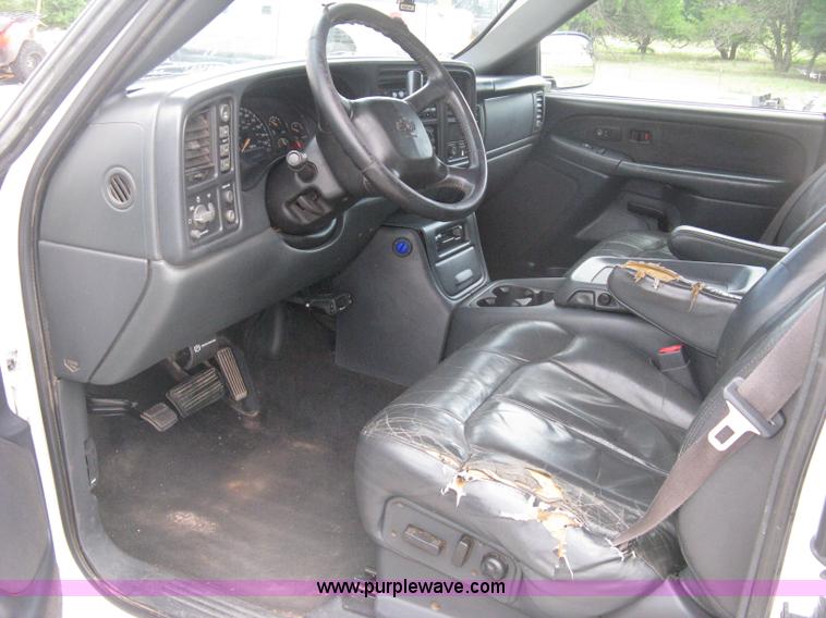 image for item D8401 2002 Chevrolet Silverado 1500 LT Extended Cab pickup truck