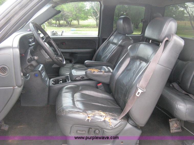 image for item D8401 2002 Chevrolet Silverado 1500 LT Extended Cab pickup truck