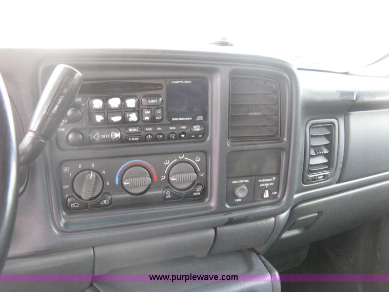 image for item D8401 2002 Chevrolet Silverado 1500 LT Extended Cab pickup truck