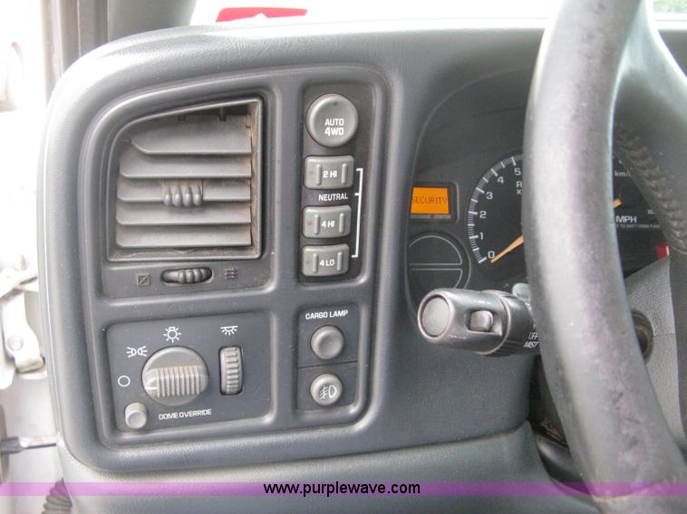 image for item D8401 2002 Chevrolet Silverado 1500 LT Extended Cab pickup truck