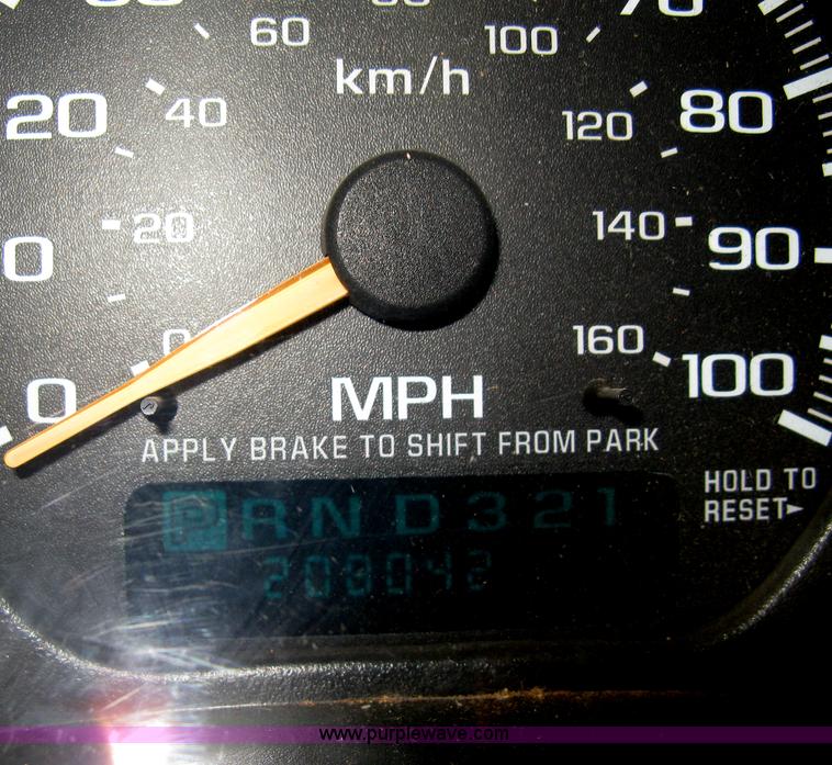 image for item D8401 2002 Chevrolet Silverado 1500 LT Extended Cab pickup truck