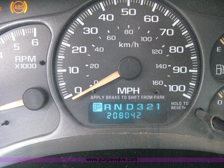 image for item D8401 2002 Chevrolet Silverado 1500 LT Extended Cab pickup truck