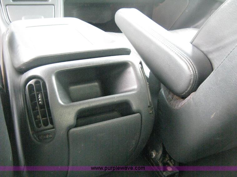 image for item D8401 2002 Chevrolet Silverado 1500 LT Extended Cab pickup truck