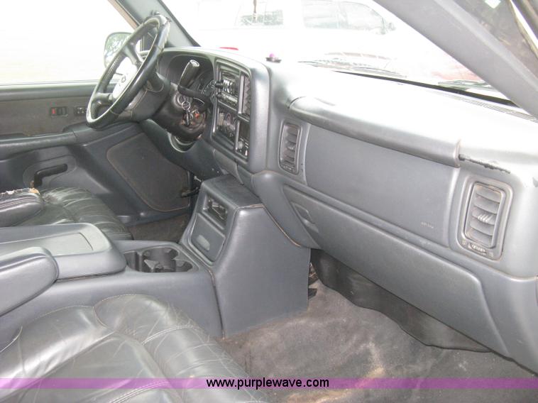 image for item D8401 2002 Chevrolet Silverado 1500 LT Extended Cab pickup truck