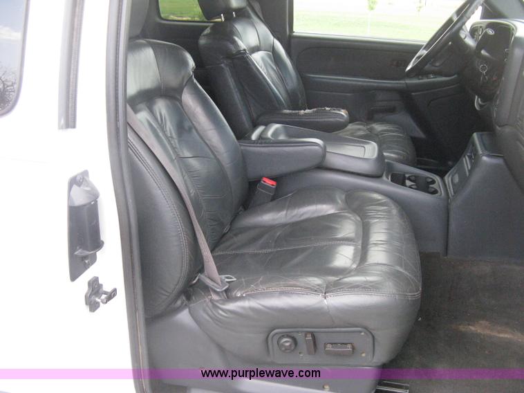 image for item D8401 2002 Chevrolet Silverado 1500 LT Extended Cab pickup truck