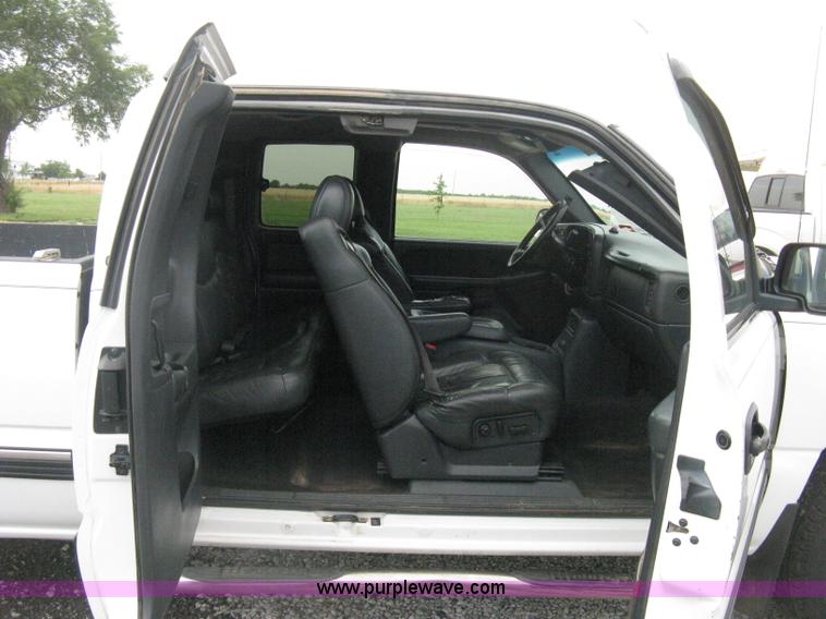 image for item D8401 2002 Chevrolet Silverado 1500 LT Extended Cab pickup truck