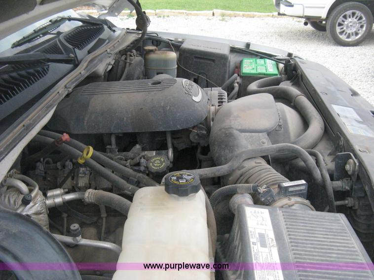 image for item D8401 2002 Chevrolet Silverado 1500 LT Extended Cab pickup truck