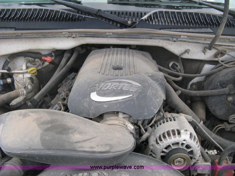 image for item D8401 2002 Chevrolet Silverado 1500 LT Extended Cab pickup truck