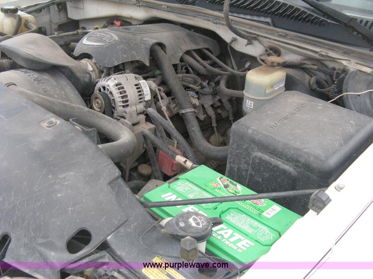 image for item D8401 2002 Chevrolet Silverado 1500 LT Extended Cab pickup truck