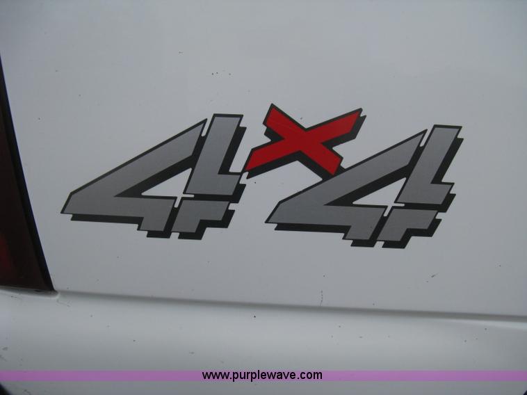 image for item D8401 2002 Chevrolet Silverado 1500 LT Extended Cab pickup truck