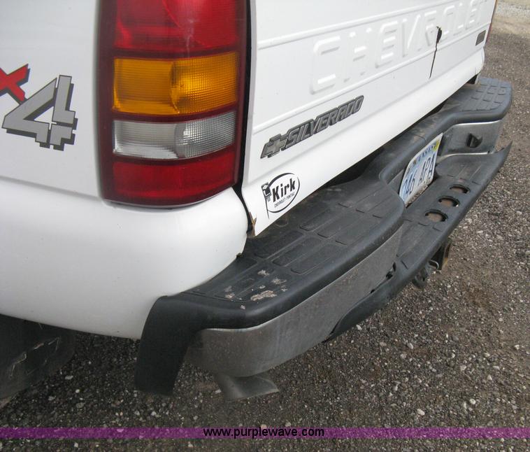 image for item D8401 2002 Chevrolet Silverado 1500 LT Extended Cab pickup truck