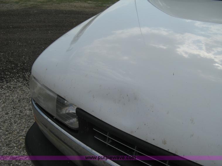 image for item D8401 2002 Chevrolet Silverado 1500 LT Extended Cab pickup truck