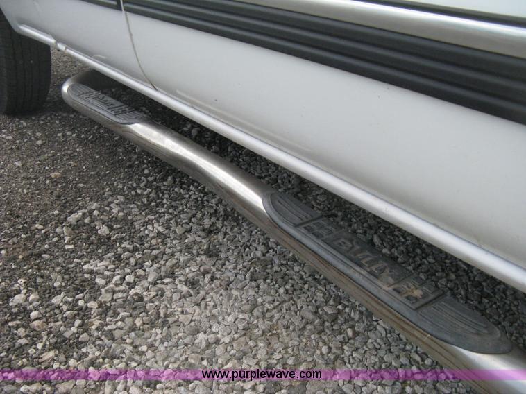 image for item D8401 2002 Chevrolet Silverado 1500 LT Extended Cab pickup truck