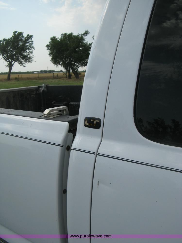 image for item D8401 2002 Chevrolet Silverado 1500 LT Extended Cab pickup truck