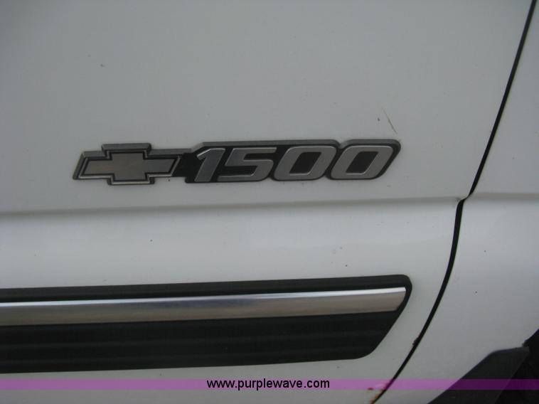 image for item D8401 2002 Chevrolet Silverado 1500 LT Extended Cab pickup truck