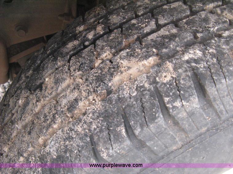 image for item D8401 2002 Chevrolet Silverado 1500 LT Extended Cab pickup truck