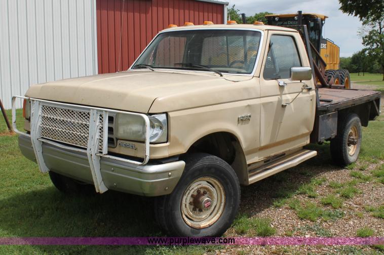 image for item E8499 1989 Ford F350 pickup truck