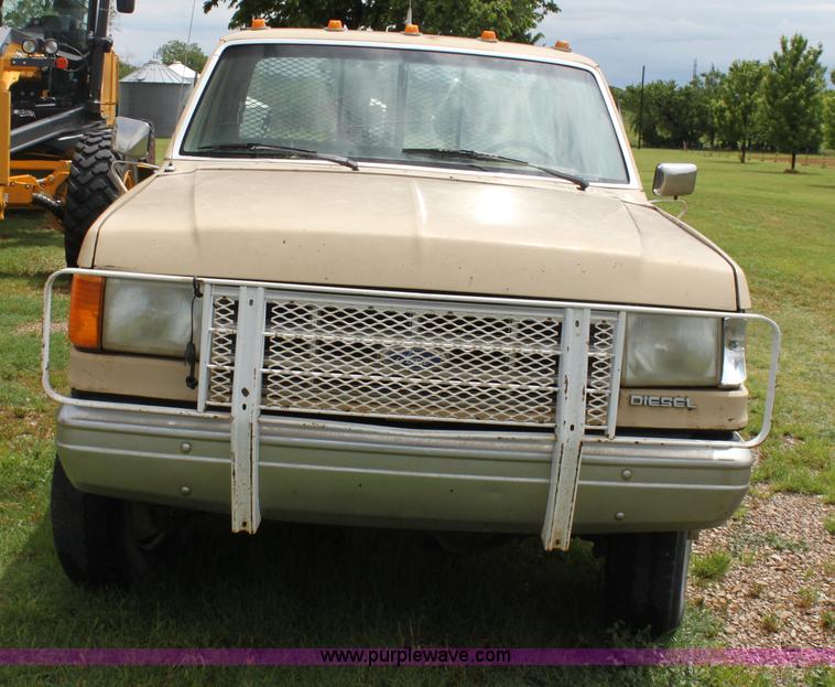 image for item E8499 1989 Ford F350 pickup truck