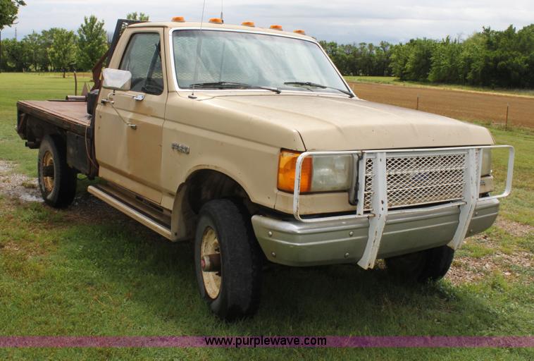 image for item E8499 1989 Ford F350 pickup truck