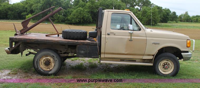 image for item E8499 1989 Ford F350 pickup truck