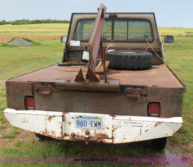 image for item E8499 1989 Ford F350 pickup truck