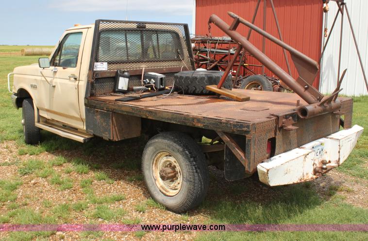 image for item E8499 1989 Ford F350 pickup truck