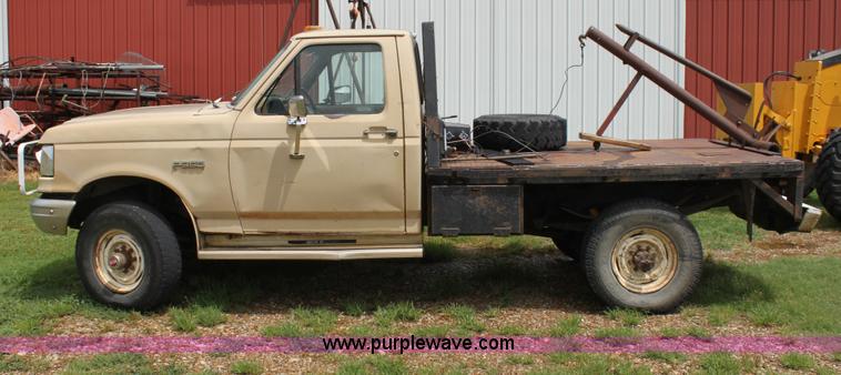 image for item E8499 1989 Ford F350 pickup truck