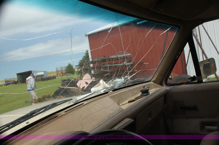 image for item E8499 1989 Ford F350 pickup truck