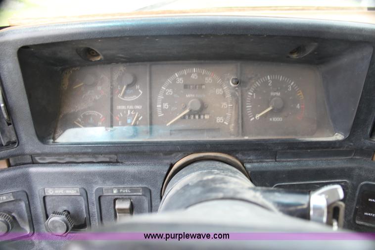 image for item E8499 1989 Ford F350 pickup truck