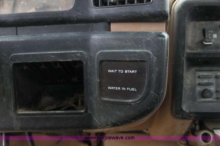 image for item E8499 1989 Ford F350 pickup truck