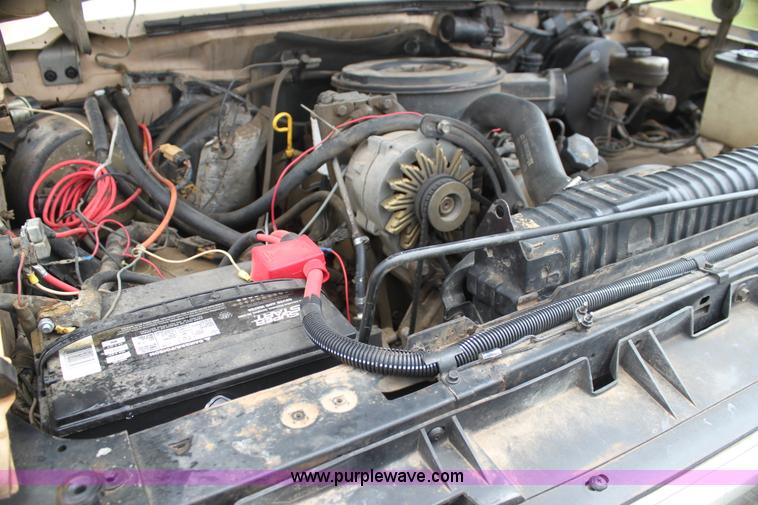 image for item E8499 1989 Ford F350 pickup truck