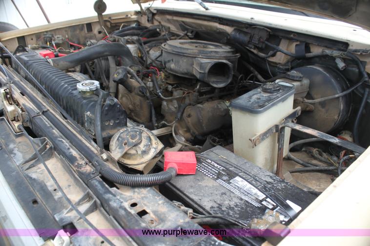 image for item E8499 1989 Ford F350 pickup truck