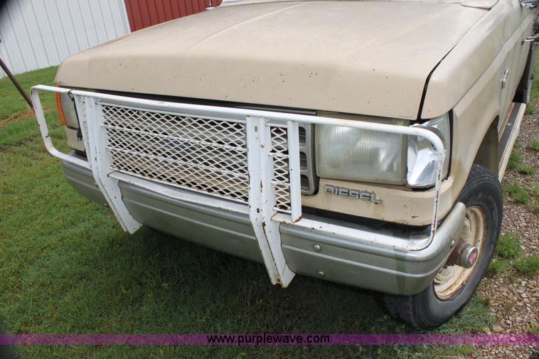 image for item E8499 1989 Ford F350 pickup truck