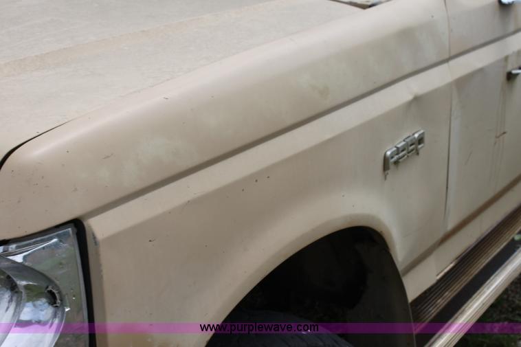 image for item E8499 1989 Ford F350 pickup truck