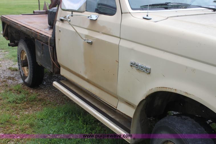 image for item E8499 1989 Ford F350 pickup truck