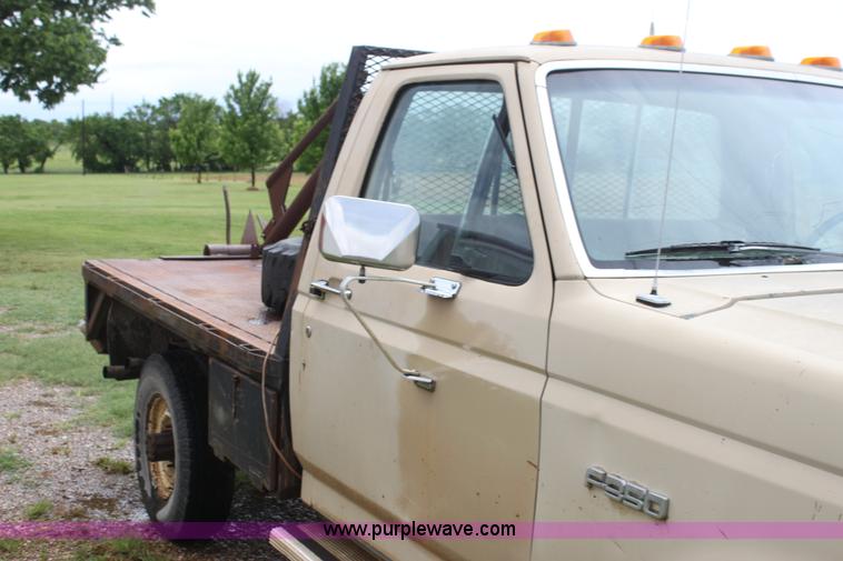 image for item E8499 1989 Ford F350 pickup truck