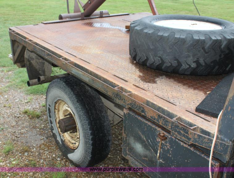 image for item E8499 1989 Ford F350 pickup truck