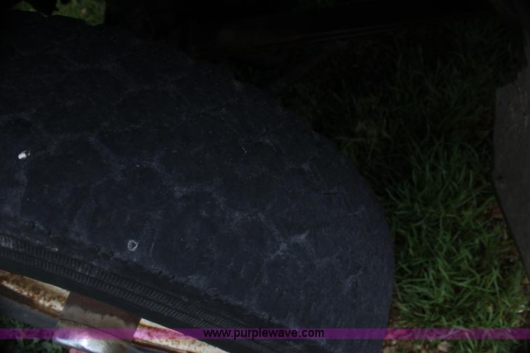 image for item E8499 1989 Ford F350 pickup truck