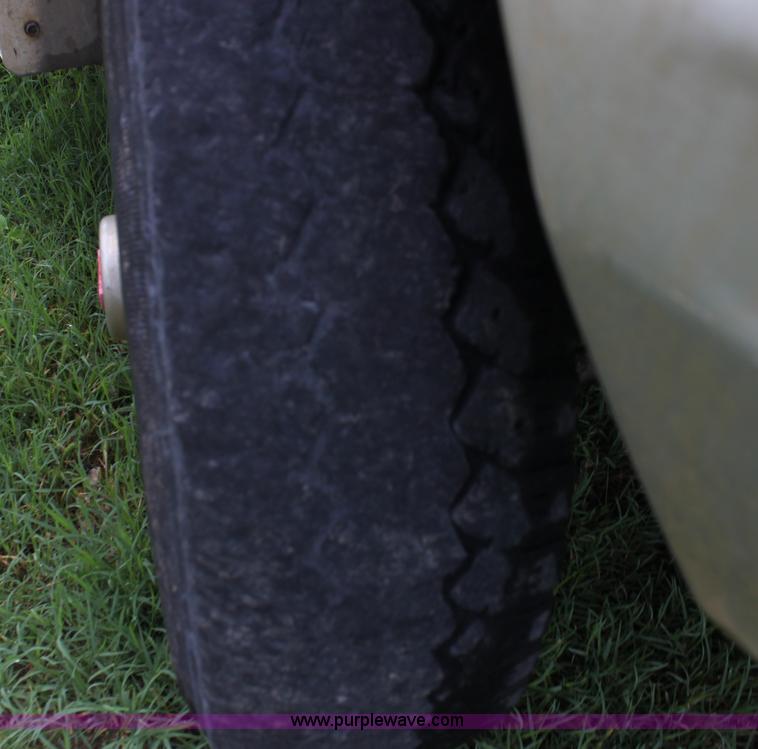 image for item E8499 1989 Ford F350 pickup truck