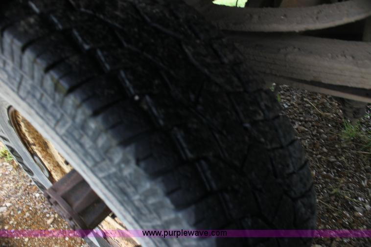 image for item E8499 1989 Ford F350 pickup truck