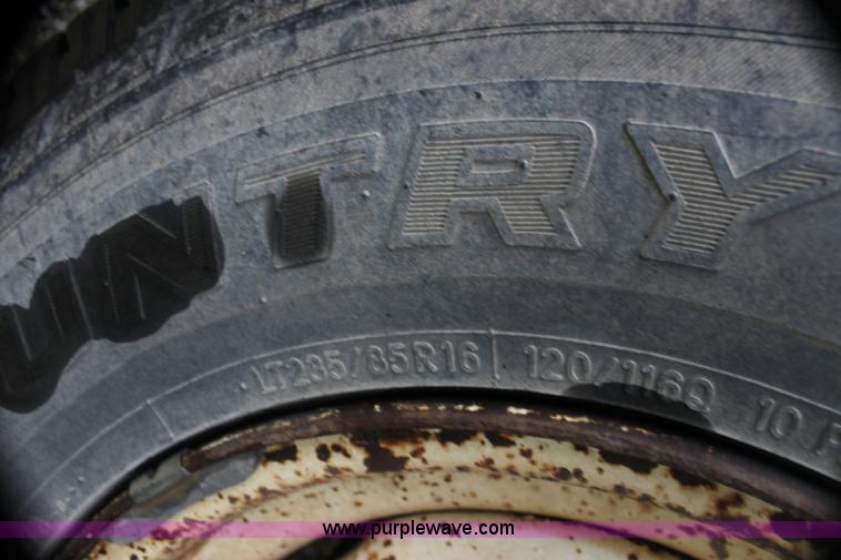 image for item E8499 1989 Ford F350 pickup truck