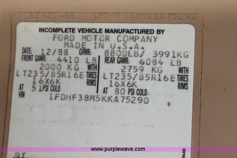 image for item E8499 1989 Ford F350 pickup truck