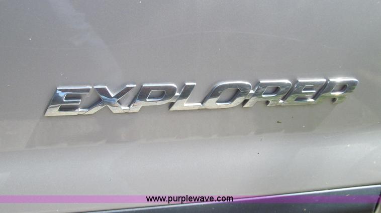 image for item G2007 2005 Ford Explorer XLS SUV