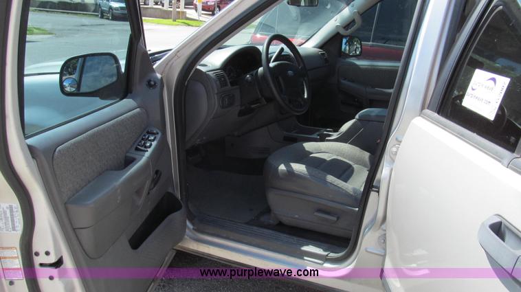 image for item G2007 2005 Ford Explorer XLS SUV