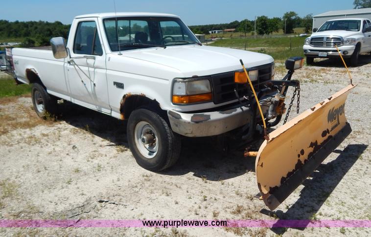 image for item G3258 1995 Ford F250 XL pickup truck