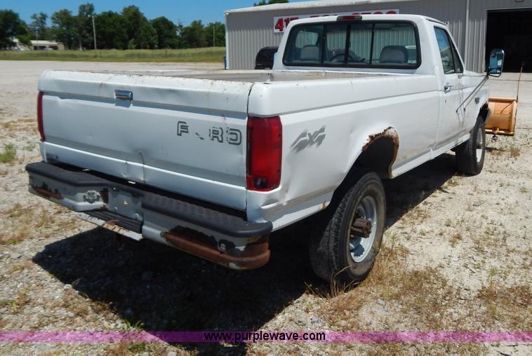 image for item G3258 1995 Ford F250 XL pickup truck
