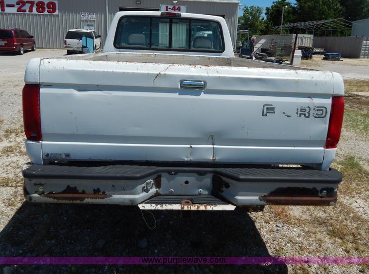 image for item G3258 1995 Ford F250 XL pickup truck