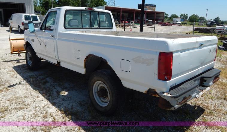 image for item G3258 1995 Ford F250 XL pickup truck